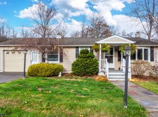 2 Tomahawk Trl, Wantage, NJ 07461