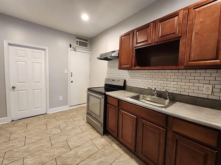 3114 W Gordon St — Photo 3