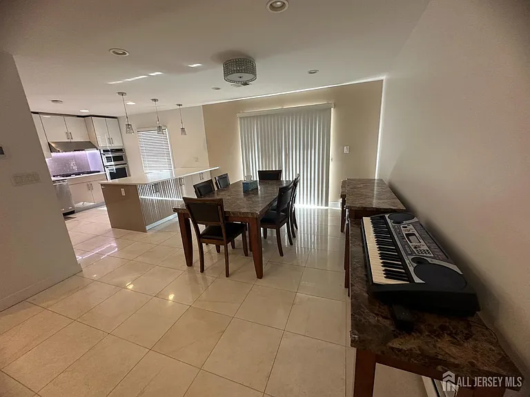 9 Holly Rd — Photo 8
