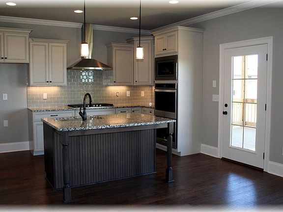5th image of 1312 Barnsdale Pl Lot 28