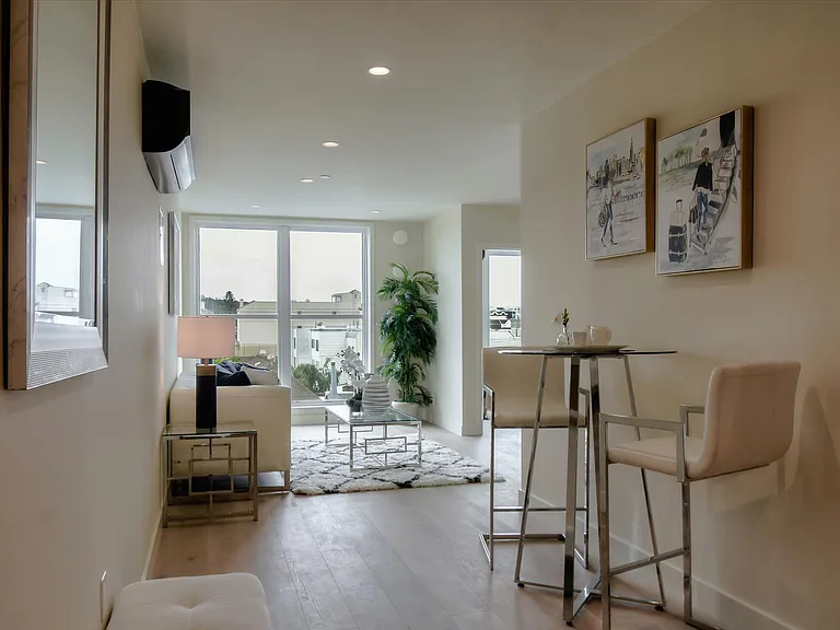 2224 Clement St — Photo 4