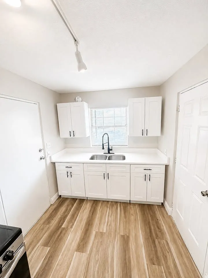 1 bed, 1122 sqft, $1,150 — Photo 4