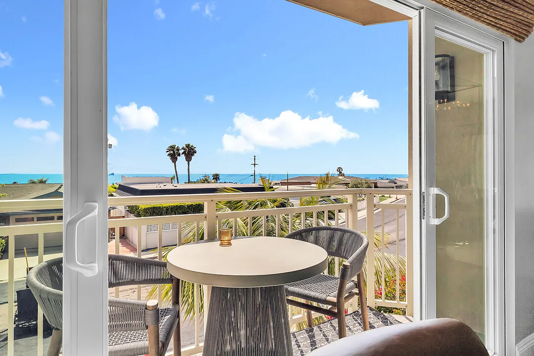 5366 La Jolla Blvd — Photo 2
