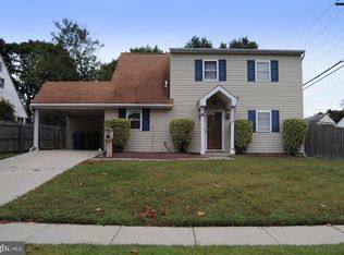 6 Hollyhock Ln, Levittown, PA