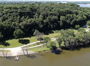 1201 N 4th St, Fulton, IL 61252