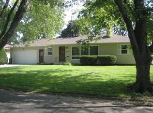 1177 S Hill Dr, Waterloo, IA 50701