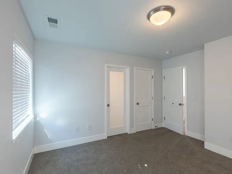 1056 Watt St — Photo 29