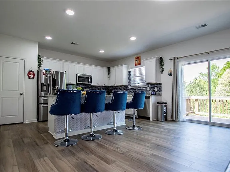 194 Rivulet Dr — Photo 8