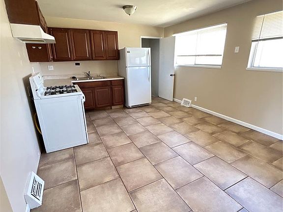 3rd image of 10246 Green Valley Dr