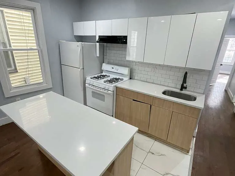 430 Avon Ave #1B — Photo 2