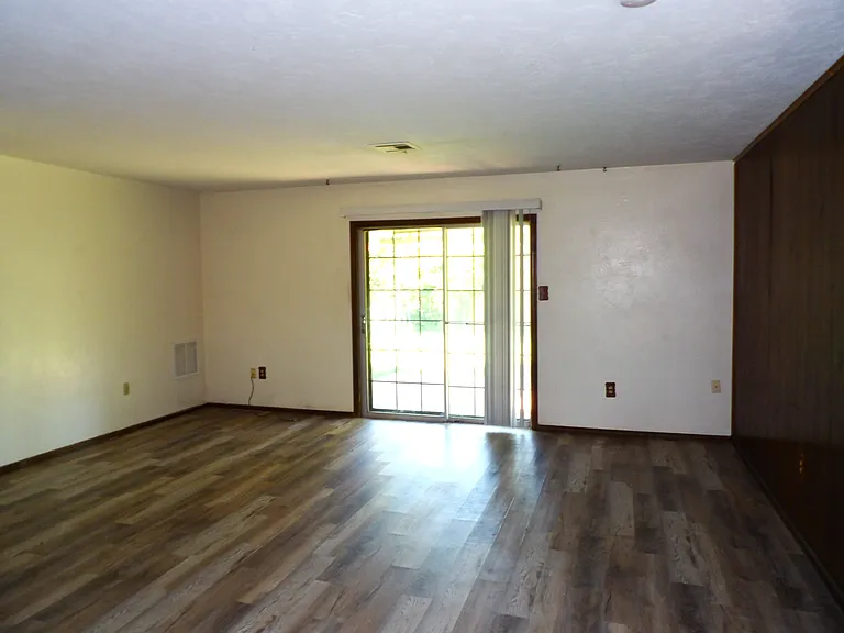 4712 SE Mieling Dr — Photo 2
