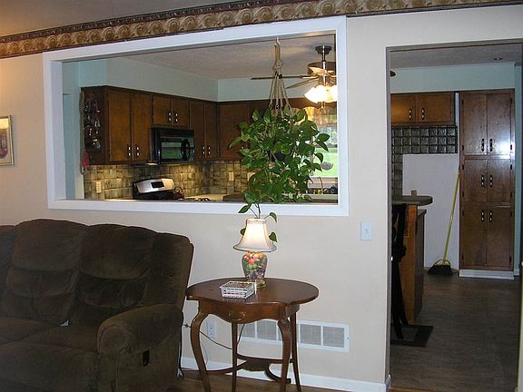 3rd image of 58371 Hilly Ln