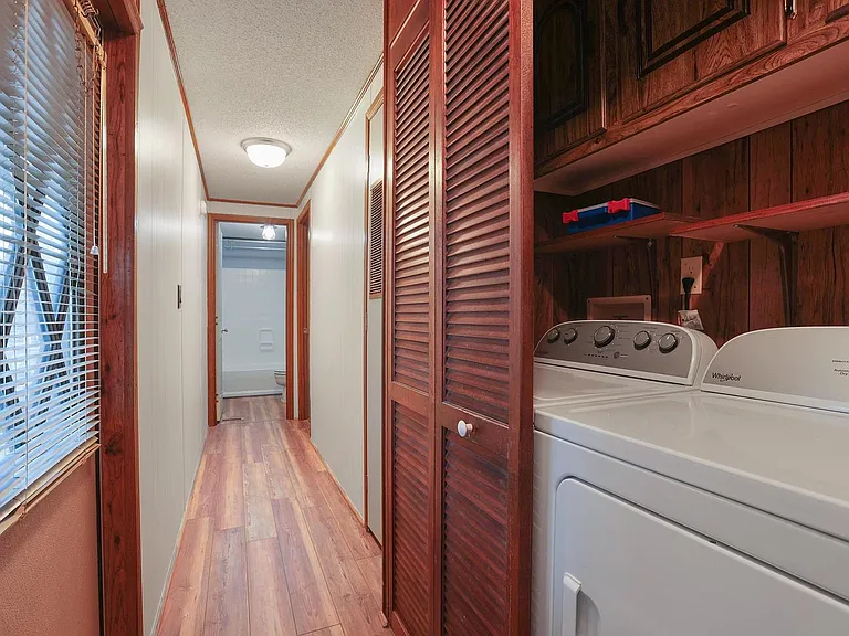 312 Queens Rd — Photo 17