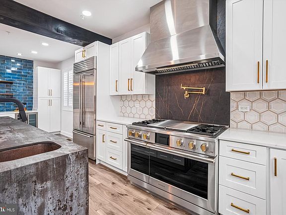 4th image of 9785 Leighland Ct