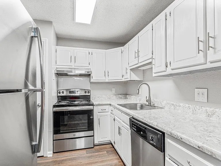 Rocky Creek Apartments — Photo 23