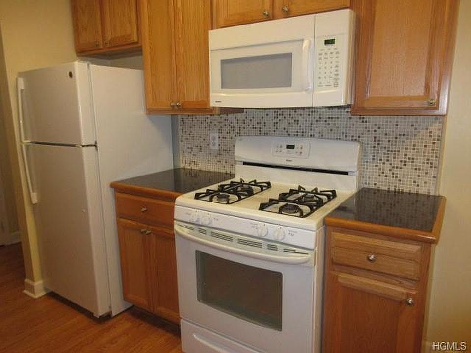 1st image of 218 Parkside Dr #218