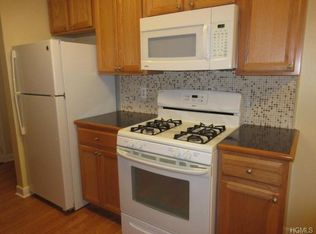 218 Parkside Dr #218, Suffern, NY 10901