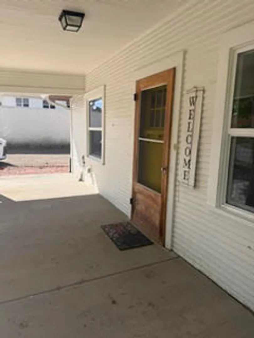 Charming 2 bedroom 1 bathroom cottage now available — Photo 2