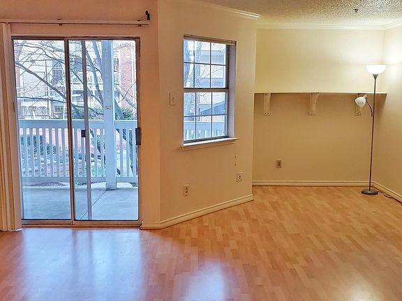 3rd image of 1524 Lincoln Way APT 204