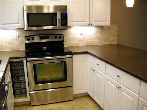 Travertine backsplach