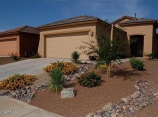 913 N Delacroix Dr, Green Valley, AZ 85614