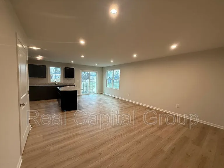 106 South Dr — Photo 8