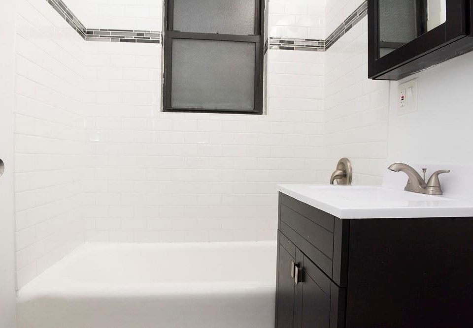 1st image of 3342 N Marshfield Ave #209