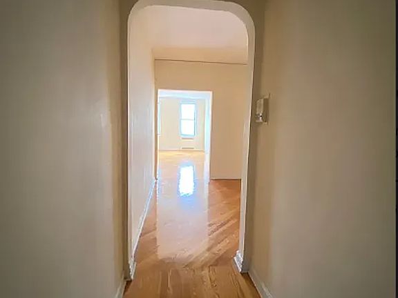 4th image of 41-43 39th Pl #2G