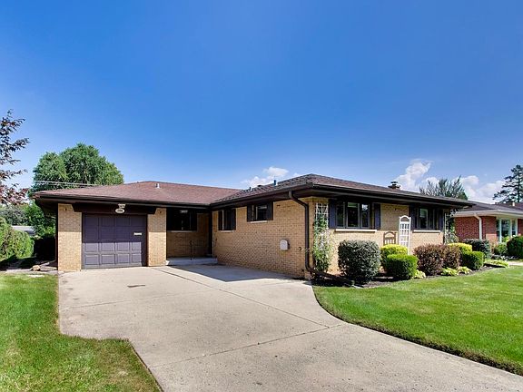 3rd image of 704 W Lonnquist Blvd