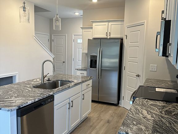 5th image of 226 Wexford Way