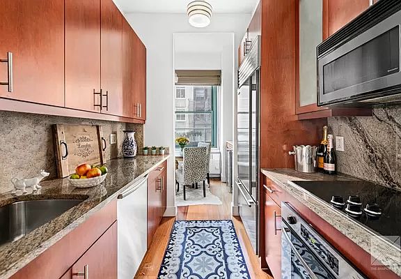 4th image of 80 John St APT 19B