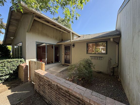 5th image of 5220 SE 33rd Pl