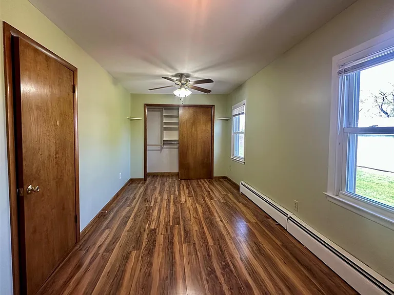 111 Round Hill Rd — Photo 16