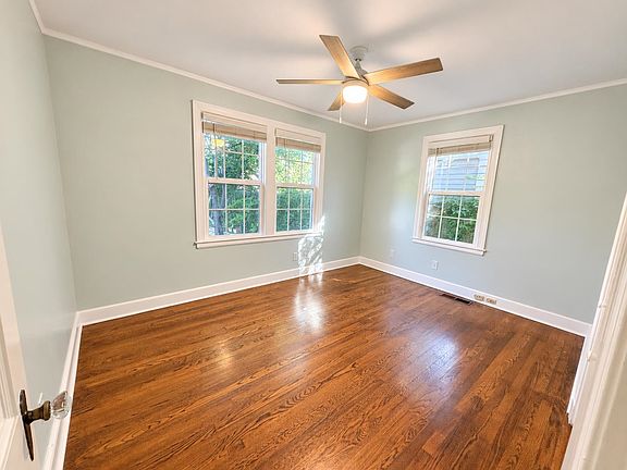 4th image of 204 Williford St