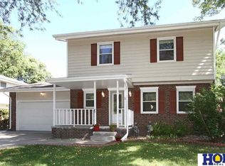 8224 S Hazelwood Dr, Lincoln, NE 68510