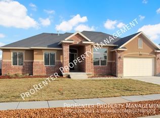 1873 S Bluff Ridge Dr, Syracuse, UT 84075