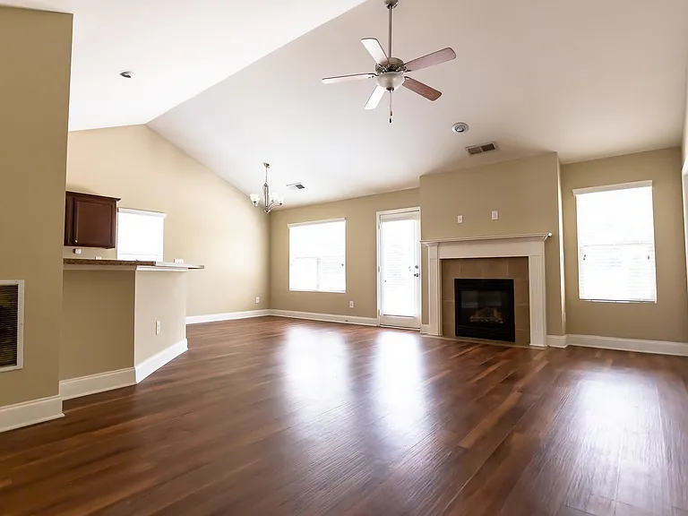 4719 Sweetwater Dr — Photo 3