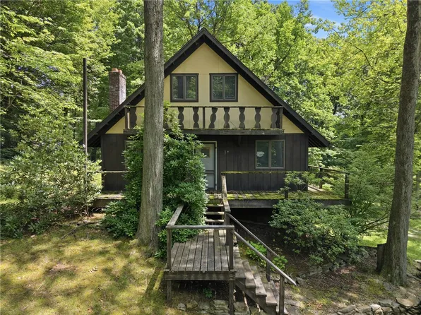 3109 Lake Rd, New Castle, PA 16102