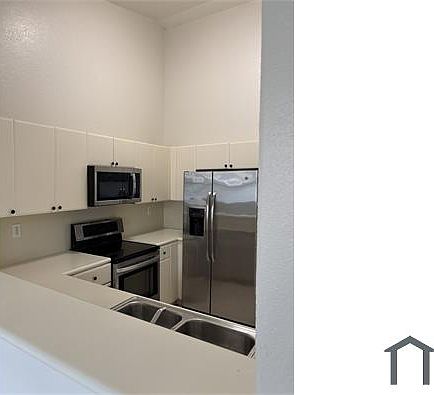 5th image of 1661 SE 28th St Unit 202