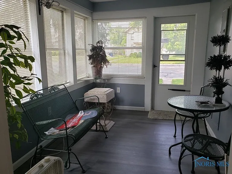 620 N Main St — Photo 2