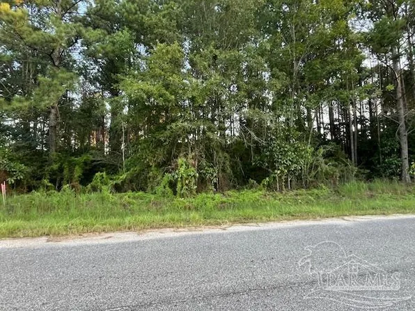 5 Middleton Ln, Atmore, AL 36502