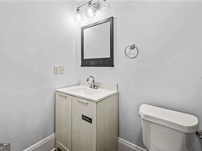 684 S Elizabeth Pl NW — Photo 9