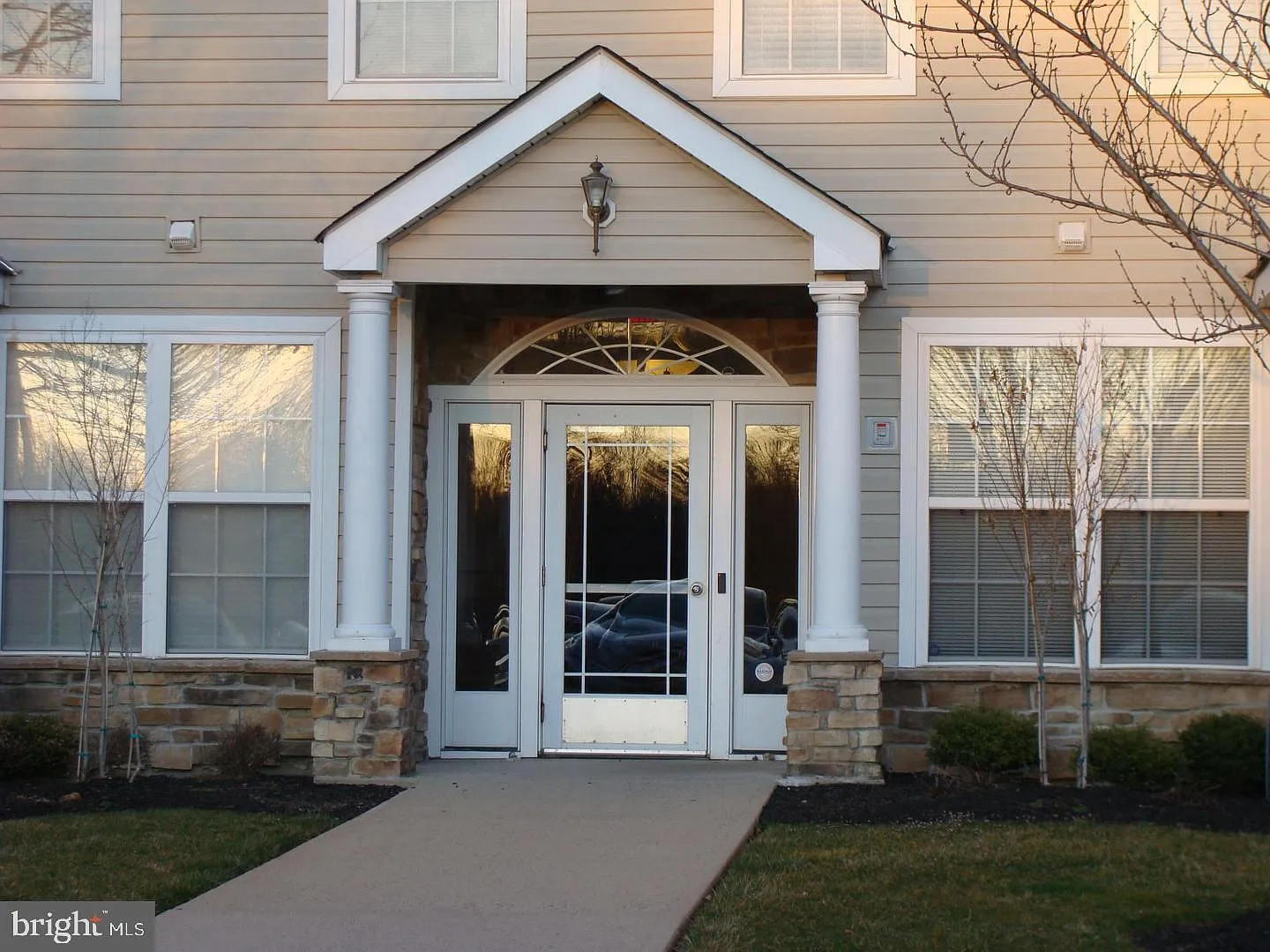 2 bed, 1253 sqft, $2,400 — Photo 3