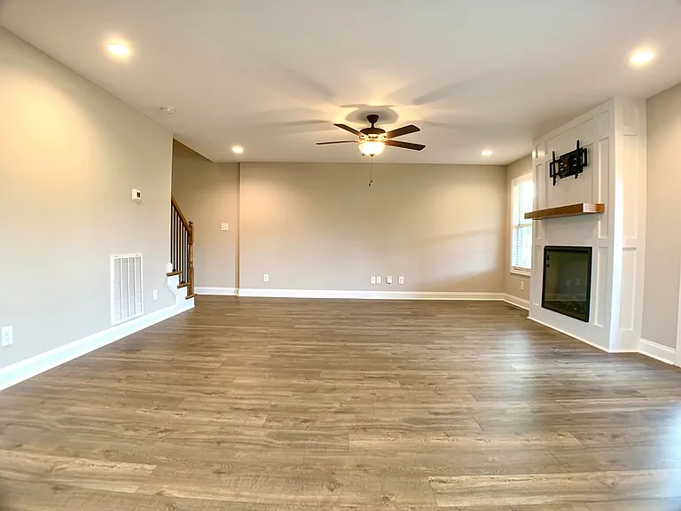 733 Banister Dr — Photo 14