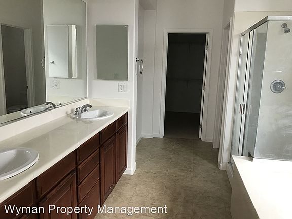 4th image of 138 Crestwood Ln