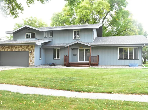 1208 Oak St N, Fargo, ND 58102