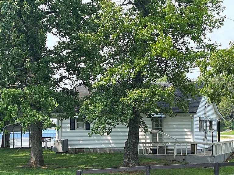 1445 S Walnut St — Photo 2