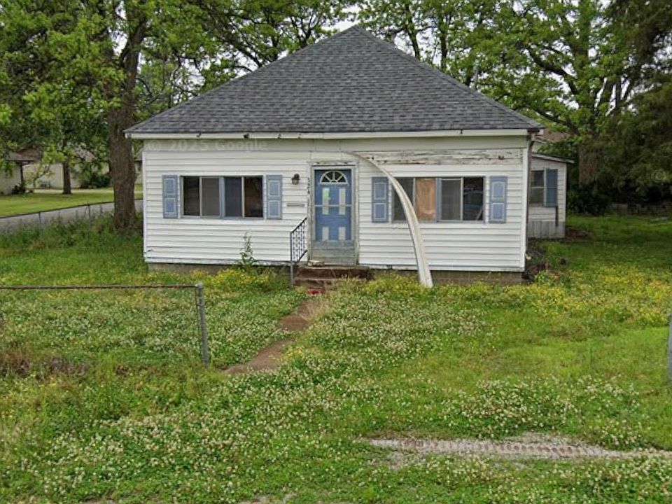 1st image of 324 E Hazel St