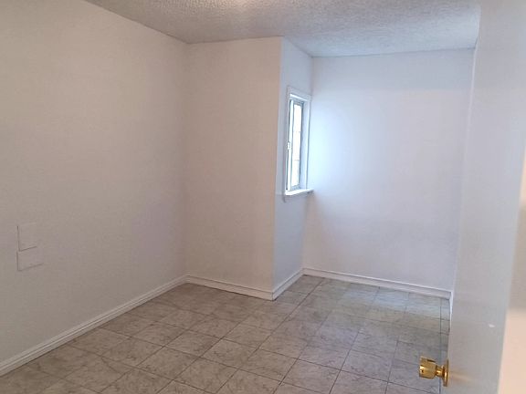 5th image of 3678 Villa Knolls East Dr