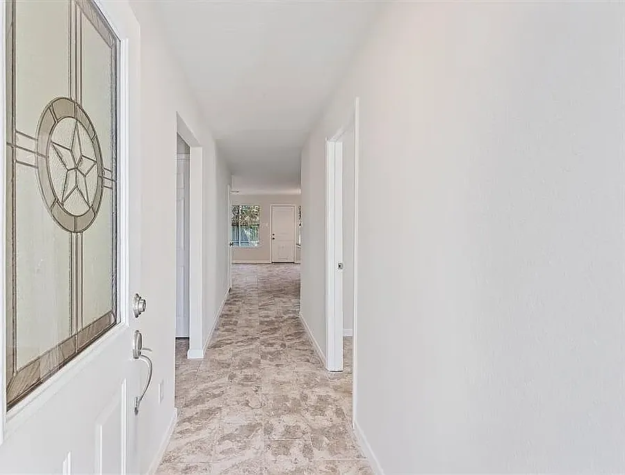 3 bed, 1587 sqft, $1,703 — Photo 2